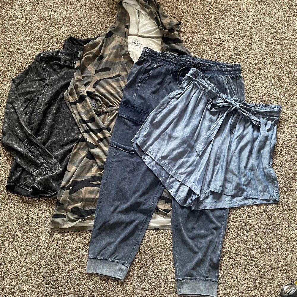 Torrid size 1 (14/16) women’s clothing bundle